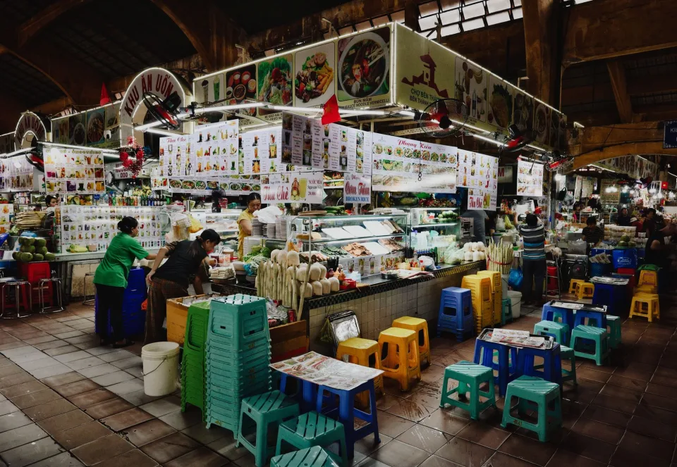 Không gian mộc mạc, gần gũi của quán mì Quảng Cô Hai